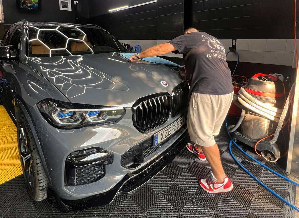 Detailing αυτοκινήτου κέρωμα στο χέρι πλυντήριο Alpha Garage Νίκαια Detailing αυτοκινήτου κέρωμα στο χέρι πλυντήριο Alpha Garage Νίκαια